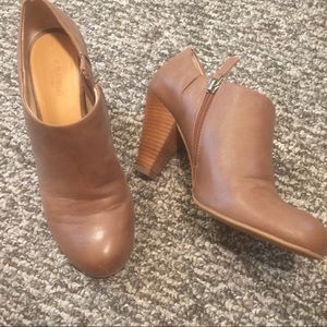 Ankle booties by Crown Vintage size 9.5 M “Lion”